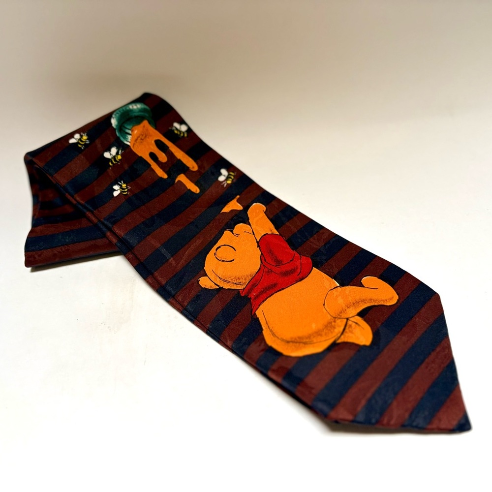 🏷 Disney | Vintage Winnie the Pooh Gathering Honey Tie - Maroon/Navy Polyester
